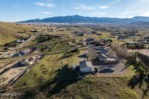 View/Area - 20102 Pine Ridge Dr, Tehachapi, CA 93561 photo 4 of 10