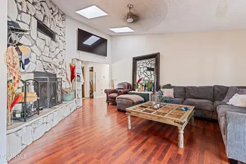 Living - 20102 Pine Ridge Dr, Tehachapi, CA 93561 photo 1 of 2