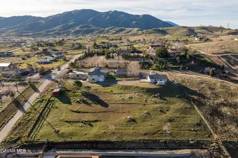 View/Area - 20102 Pine Ridge Dr, Tehachapi, CA 93561 photo 3 of 10