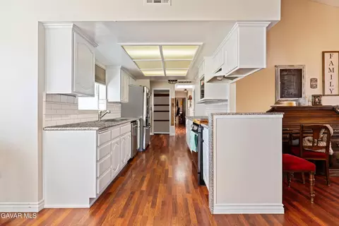 Kitchen - 20102 Pine Ridge Dr, Tehachapi, CA 93561 photo 1 of 1