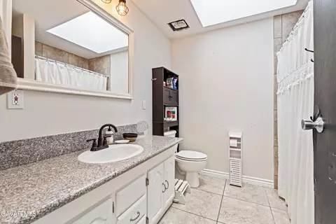 Bath - 20102 Pine Ridge Dr, Tehachapi, CA 93561 photo 1 of 3
