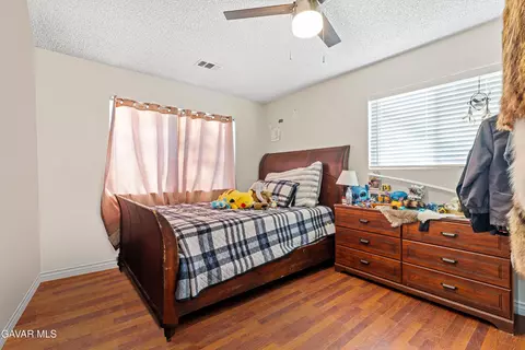 Bedroom - 20102 Pine Ridge Dr, Tehachapi, CA 93561 photo 3 of 5