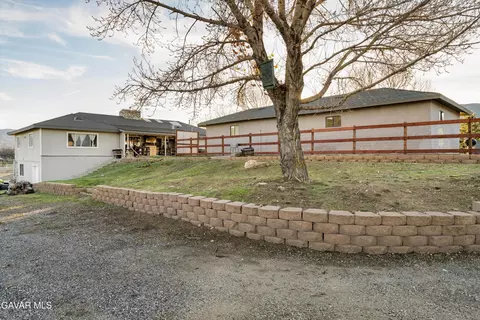 Exterior - 20102 Pine Ridge Dr, Tehachapi, CA 93561 photo 6 of 7