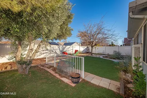 Exterior - 45728 Balmoral Ct, Lancaster, CA 93534 photo 11 of 14