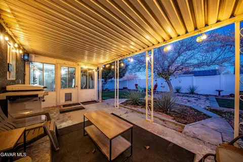 Exterior - 45728 Balmoral Ct, Lancaster, CA 93534 photo 5 of 14