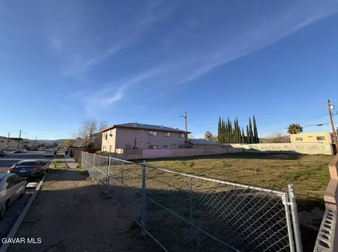 5 Th St E Apt Q St, Palmdale, CA 93550