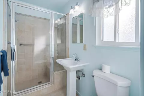 Bath - 43819 Elm Ave, Lancaster, CA 93534 photo 1 of 3