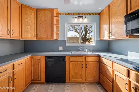 Kitchen - 43819 Elm Ave, Lancaster, CA 93534 photo 2 of 3