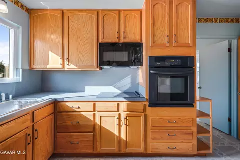 Kitchen - 43819 Elm Ave, Lancaster, CA 93534 photo 3 of 3