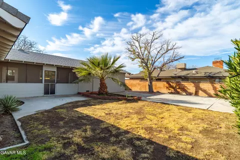 Exterior - 43819 Elm Ave, Lancaster, CA 93534 photo 6 of 7