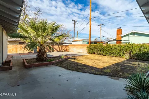 Exterior - 43819 Elm Ave, Lancaster, CA 93534 photo 5 of 7