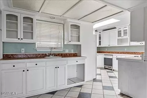 Kitchen - 21101 Angel St, Tehachapi, CA 93561 photo 2 of 4
