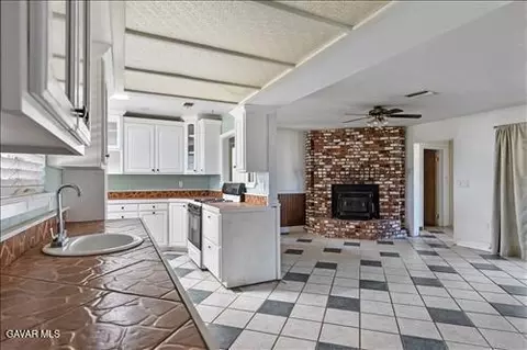 Kitchen - 21101 Angel St, Tehachapi, CA 93561 photo 1 of 4