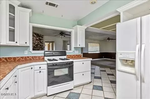 Kitchen - 21101 Angel St, Tehachapi, CA 93561 photo 4 of 4