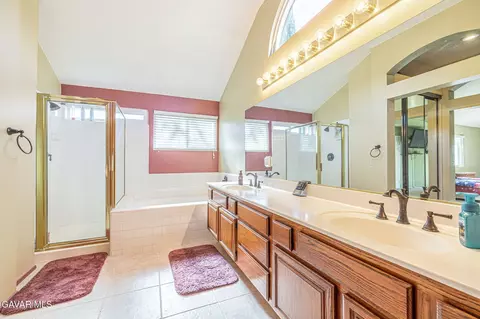 Bath - 5764 Fox Ct, Quartz Hill, CA 93536 photo 2 of 4