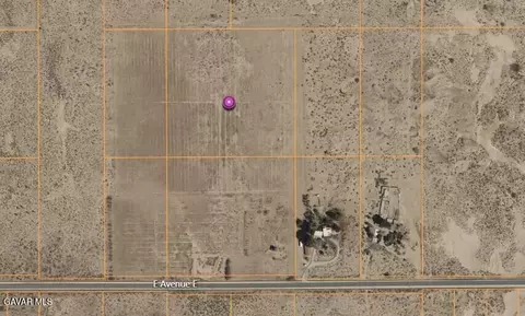 Vic Avenue D-12, Lancaster, CA 93535