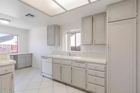 Kitchen - 38143 42nd St, Palmdale, CA 93552 photo 4 of 4