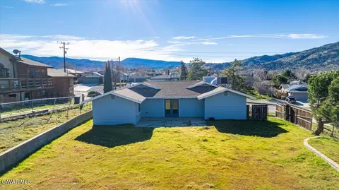 22230 Bogie St, Tehachapi, CA 93561 photo 2