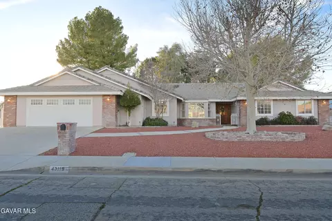 43119 Roulette Ln, Lancaster, CA 93536