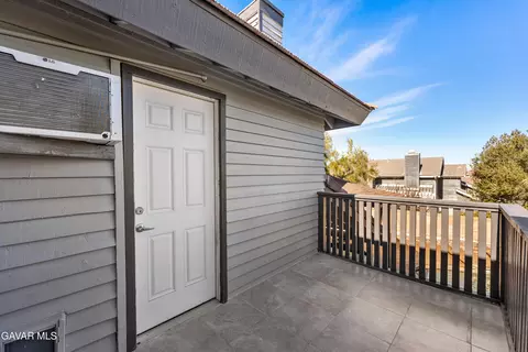 Exterior - 6001 Brougham St, Quartz Hill, CA 93536 photo 3 of 10