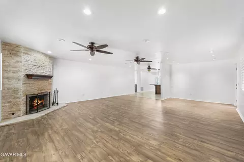 Living - 6001 Brougham St, Quartz Hill, CA 93536 photo 4 of 8