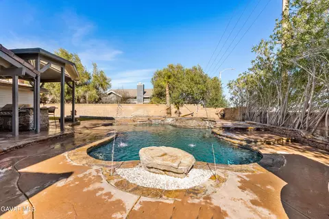 Exterior - 6001 Brougham St, Quartz Hill, CA 93536 photo 9 of 10