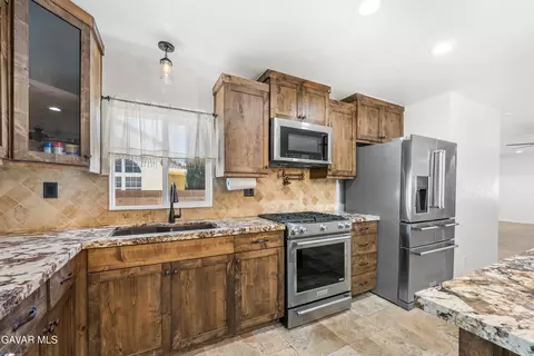 Kitchen - 6001 Brougham St, Quartz Hill, CA 93536 photo 5 of 5