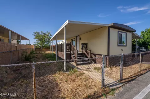 5711 Columbia Way W #96, Quartz Hill, CA 93536