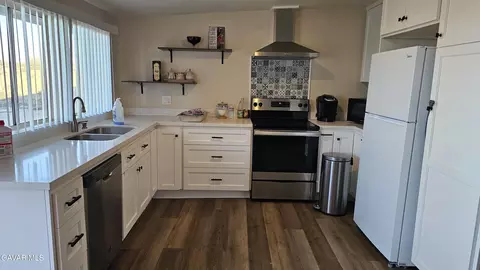 Kitchen - 49019 E 120th St, Lancaster, CA 93535 photo 2 of 2