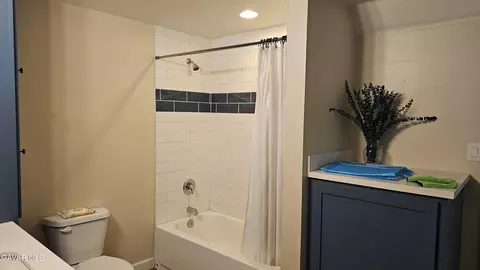 Bath - 49019 E 120th St, Lancaster, CA 93535 photo 1 of 2