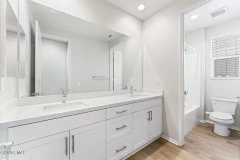 Entry Way - 2107 Helconia Ct, Palmdale, CA 93551 photo 4 of 5