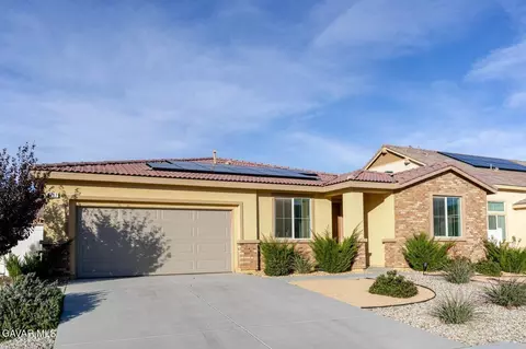 Exterior - 2107 Helconia Ct, Palmdale, CA 93551 photo 2 of 9