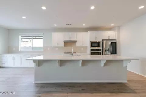 Kitchen - 2107 Helconia Ct, Palmdale, CA 93551 photo 2 of 4