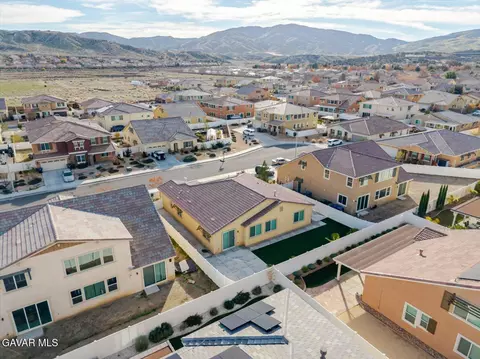 View/Area - 2107 Helconia Ct, Palmdale, CA 93551 photo 3 of 9