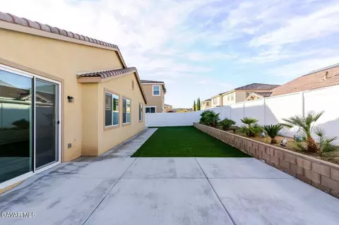 Exterior - 2107 Helconia Ct, Palmdale, CA 93551 photo 7 of 9
