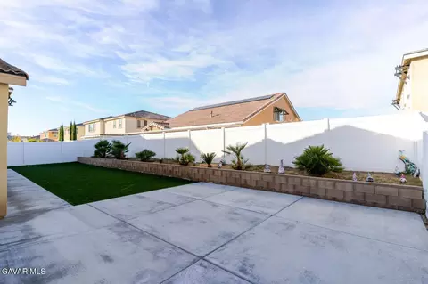 Exterior - 2107 Helconia Ct, Palmdale, CA 93551 photo 8 of 9