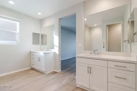 Entry Way - 2107 Helconia Ct, Palmdale, CA 93551 photo 2 of 5