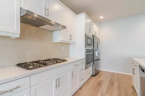 Kitchen - 2107 Helconia Ct, Palmdale, CA 93551 photo 3 of 4