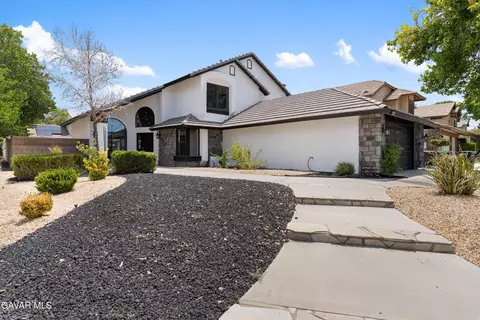 Exterior - 43332 33rd St W, Lancaster, CA 93536 photo 2 of 10