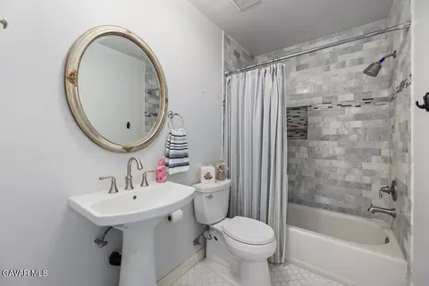 Bath - 44115 Hunter Ct, Lancaster, CA 93536 photo 3 of 3