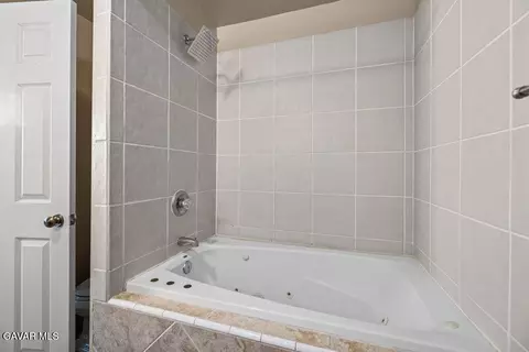 Bath - 44115 Hunter Ct, Lancaster, CA 93536 photo 2 of 3