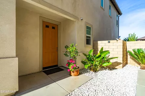 19849 Via Ott, Santa Clarita, CA 91321 photo 4