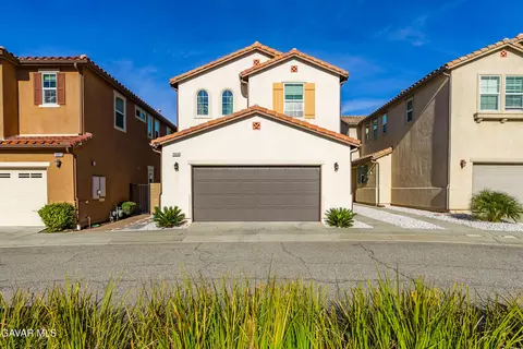 19849 Via Ott, Santa Clarita, CA 91321 photo 2