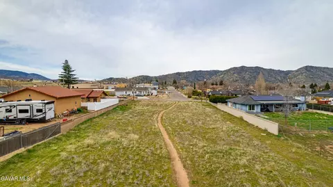 21020 Angel St, Tehachapi, CA 93561
