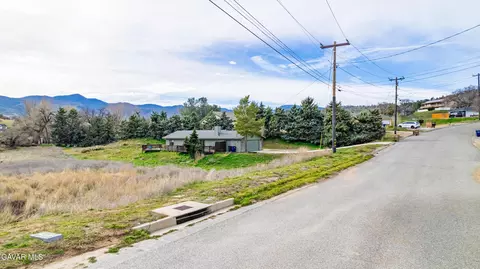20816 Crest Dr, Tehachapi, CA 93561 photo 4