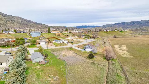 20816 Crest Dr, Tehachapi, CA 93561 photo 5