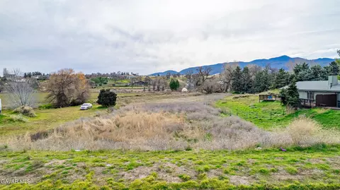 20816 Crest Dr, Tehachapi, CA 93561 photo 3