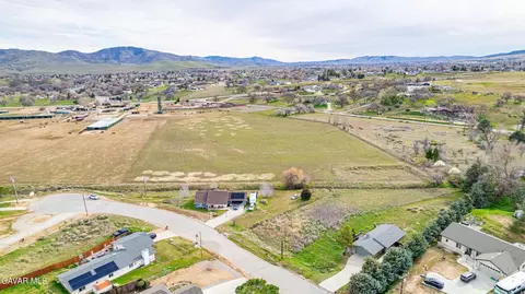 20816 Crest Dr, Tehachapi, CA 93561 photo 6