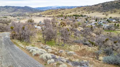 Lusanne Court, Tehachapi, CA 93561 photo 7