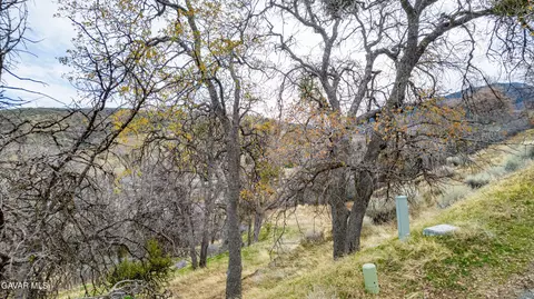 Lusanne Court, Tehachapi, CA 93561 photo 4